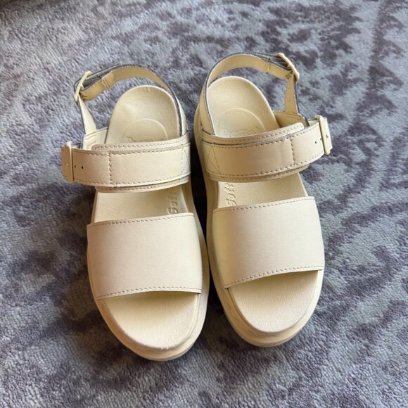 Dr. Martens Voss Mono Yellow Pastel Leather Sandals - Picture 4 of 12